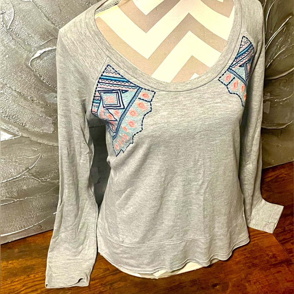 Embroidered Lauter Brand Long Sleeved Gray Sweatshirt Boho Western Aztec Size M